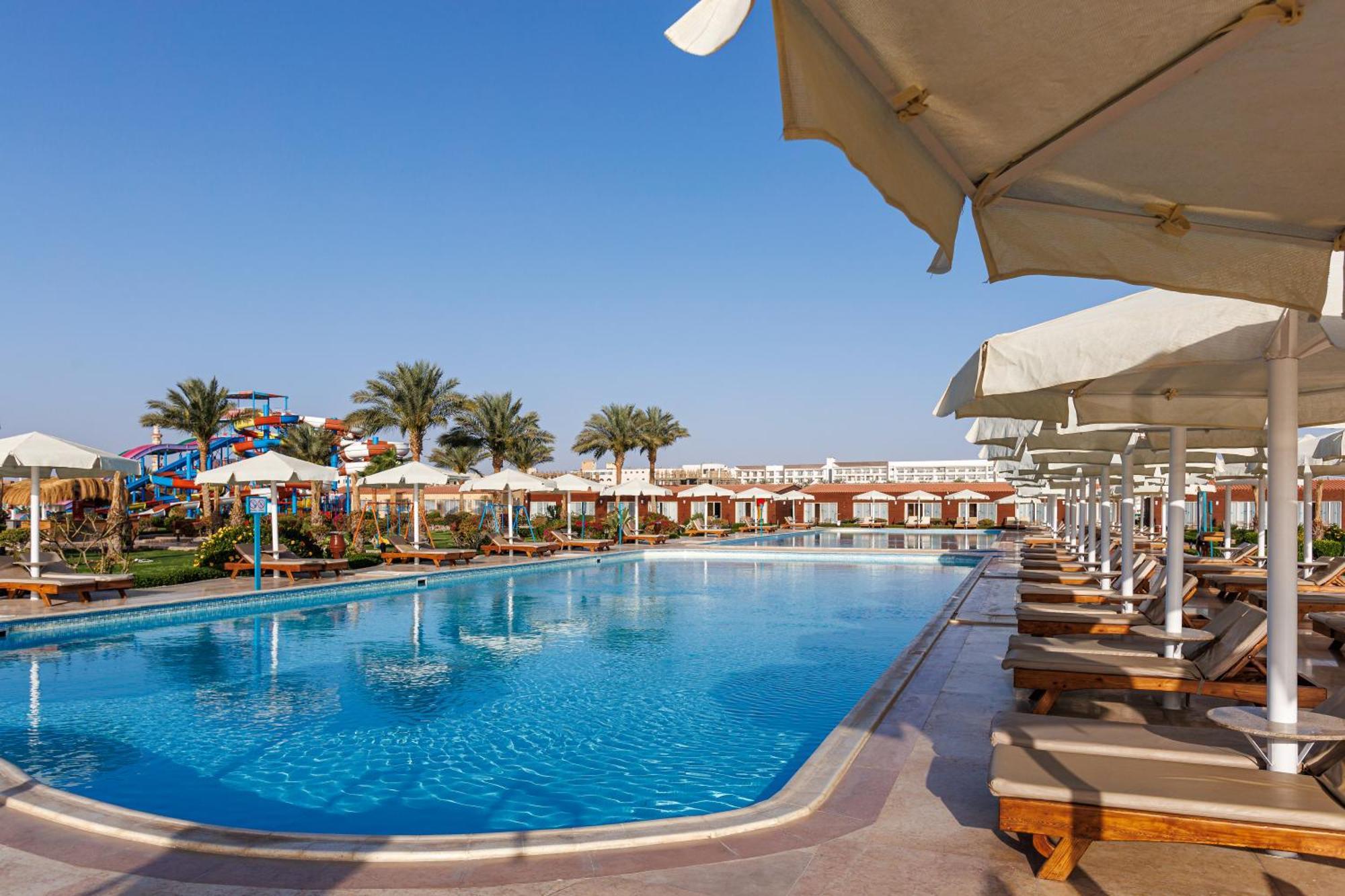 אתר נופש Sunrise Alora Aqua Park 4*