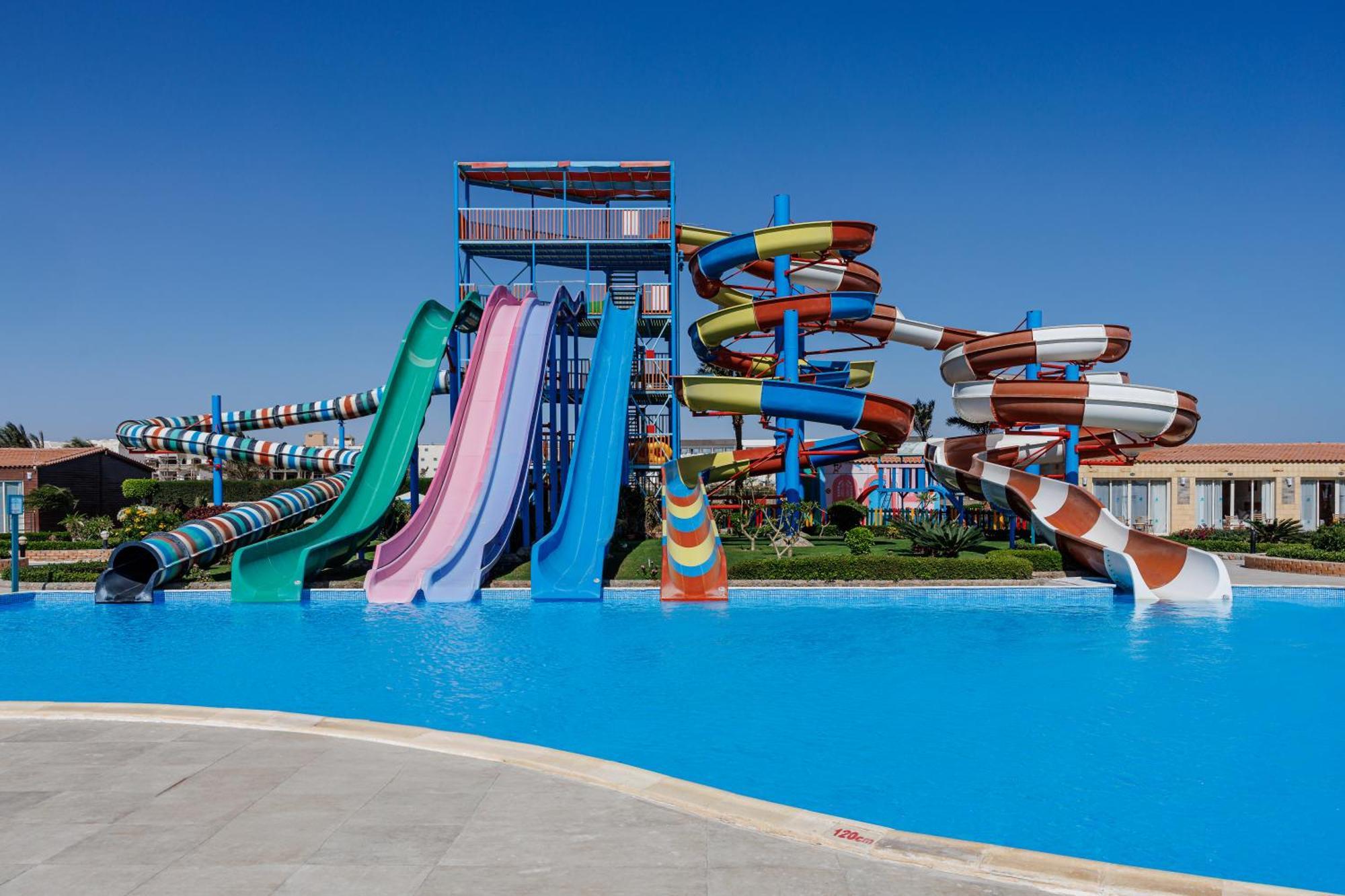 אתר נופש Sunrise Alora Aqua Park הורגהדה